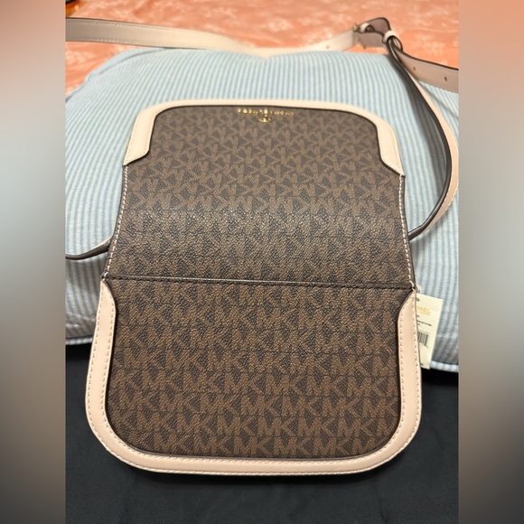 Michael Kors - Picture 3 of 4